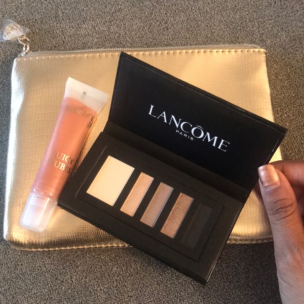 Lancôme Makeup pouch brand new comes with Makeup!